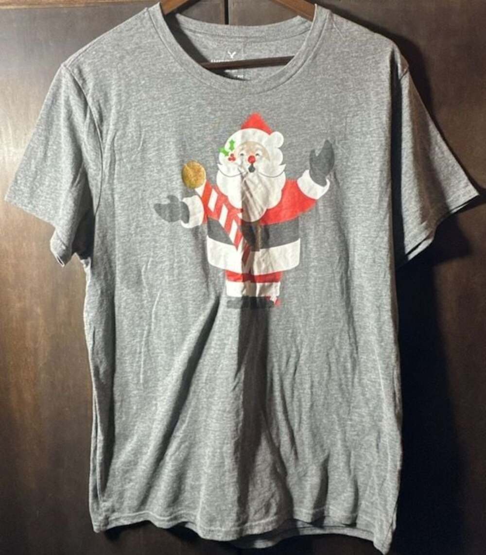 American Eagle Outfitters Santa Graphic T-Shirt Size Large Y2K cozy holiday